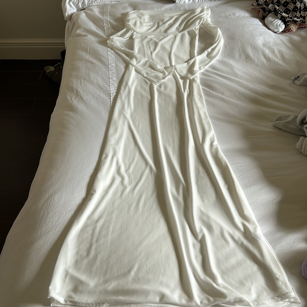 Meshki White Off-Shoulder Maxi Dress - Picture 8 of 12